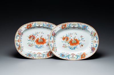 Paire de plats de forme ovale en porcelaine de Chine famille rose à décor 'Pompadour', Qianlong, vers 1745