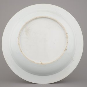 Paire de plats en porcelaine de Chine, à décor d'écureuils, famille rose, 18e — photo 9