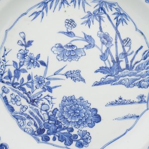 Paire de plats en porcelaine de Chine, bleu et blanc, 18e — photo 2