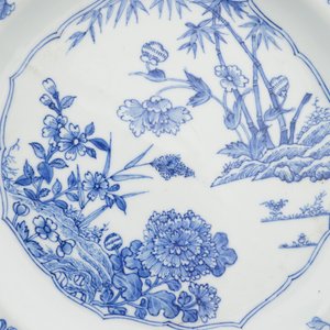 Paire de plats en porcelaine de Chine, bleu et blanc, 18e — photo 4
