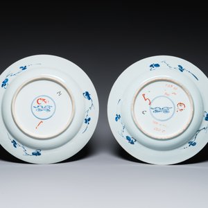 Paire de plats en porcelaine de Chine en bleu et blanc à décor de paysages montagneux, Kangxi — photo 3