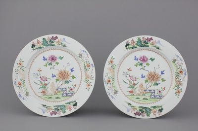 Paire de plats en porcelaine de Chine, famille rose, 18e