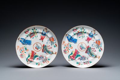 Paire de plats en porcelaine de Chine famille rose, 19ème