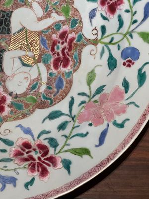 Paire de plats en porcelaine de Chine famille rose à décor de 'Hehe Erxian', Yongzheng/Qianlong — photo 14