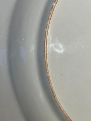 Paire de plats en porcelaine de Chine famille rose à décor de 'Hehe Erxian', Yongzheng/Qianlong — photo 16