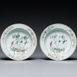 Paire de plats en porcelaine de Chine famille rose à décor de pies et de pivoines, Yongzheng/Qianlong — photo 2