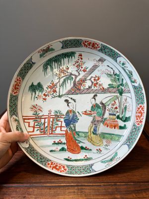 Paire de plats en porcelaine de Chine famille verte à décor 'Xi Xiang Ji', Kangxi — photo 2
