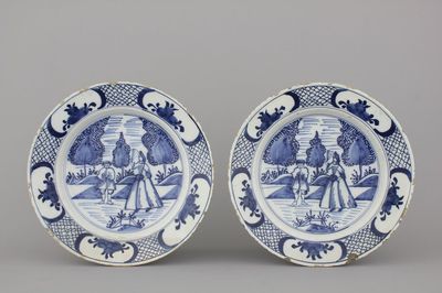 Paire de plats figuratives en faïence de Delft, bleu et blanc, 18e