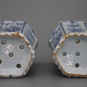 Paire de porte-fleurs en faïence de Delft, bleu et blanc, 18e — photo 3
