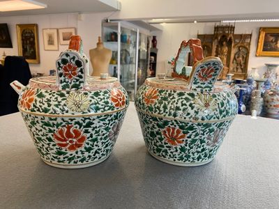 Paire de pots à chaux et leur couvercles en porcelaine de Chine famille verte, Kangxi — photo 2