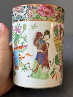 Paire de pots à pinceaux ajourés en porcelaine de Chine famille rose de Canton, 19ème — photo 17