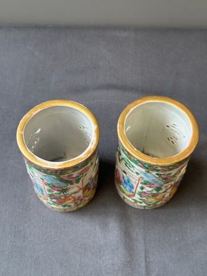 Paire de pots à pinceaux ajourés en porcelaine de Chine famille rose de Canton, 19ème — photo 5