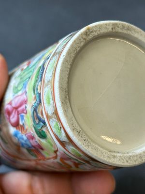 Paire de pots à pinceaux ajourés en porcelaine de Chine famille rose de Canton, 19ème — photo 10