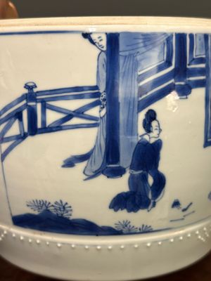 Paire de pots couverts en forme de tambour en porcelaine de Chine en bleu et blanc, marque de Jiajing, Kangxi — photo 30