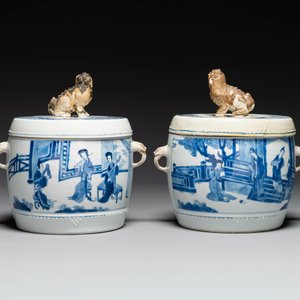 Paire de pots couverts en forme de tambour en porcelaine de Chine en bleu et blanc, marque de Jiajing, Kangxi — photo 5