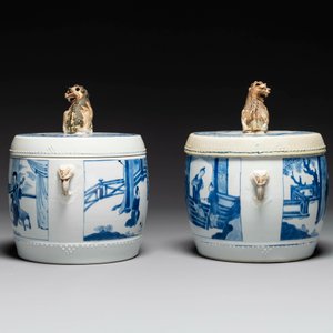 Paire de pots couverts en forme de tambour en porcelaine de Chine en bleu et blanc, marque de Jiajing, Kangxi — photo 6