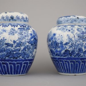 Paire de pots couverts en porcelaine de Japon, bleu et blanc, Arita, 19e — photo 3