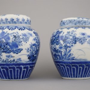Paire de pots couverts en porcelaine de Japon, bleu et blanc, Arita, 19e — photo 4