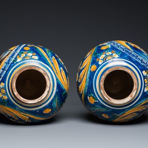 Paire de pots de pharmacie en majolique italienne polychrome dans le style de Venise, Italie du Sud, fin du 16ème — photo 5