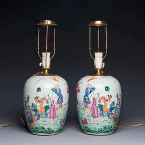 Paire de pots en porcelaine de Chine famille rose à décor de huit immortels montés en lampes, 19ème — photo 1