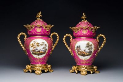 Paire de pots-pourris en porcelaine polychrome à fond rose et partiellement doré, Jacob Petit, Paris, France, 19ème — photo 2