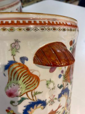 Paire de rafraîchissoirs en porcelaine de Chine famille rose à décor 'Pompadour', Qianlong — photo 14