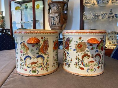 Paire de rafraîchissoirs en porcelaine de Chine famille rose à décor 'Pompadour', Qianlong — photo 2