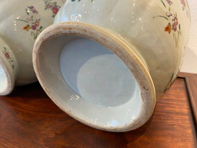 Paire de rafraichissoirs en porcelaine de Chine famille rose, Qianlong — photo 7