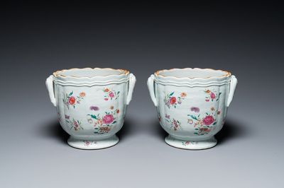 Paire de rafraichissoirs en porcelaine de Chine famille rose, Qianlong