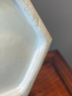 Paire de rares porte-chapeaux en porcelaine de Chine famille rose sur fond bleu à décor de 'huit immortels', marque et époque de Tongzhi — photo 19