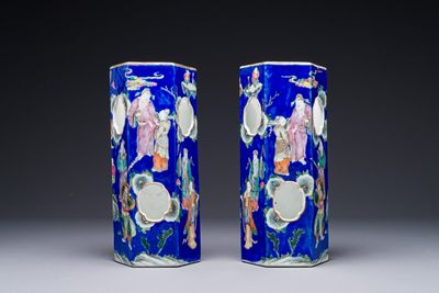 Paire de rares porte-chapeaux en porcelaine de Chine famille rose sur fond bleu à décor de 'huit immortels', marque et époque de Tongzhi — photo 5