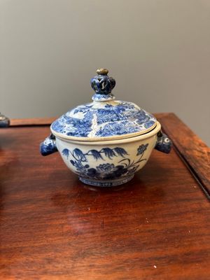 Paire de saucières et terrines couvertes en porcelaine de Chine en bleu et blanc, Qianlong — photo 10