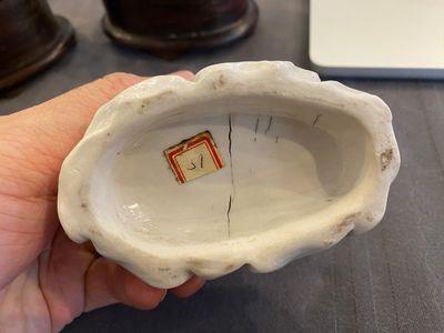 Paire de sculptures de xiezhi en porcelaine blanche de Chine de Dehua, probablement Kangxi — photo 4