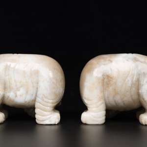 Paire de sculptures d'éléphants en jade blanc et rouille, Chine, Qianlong — photo 5