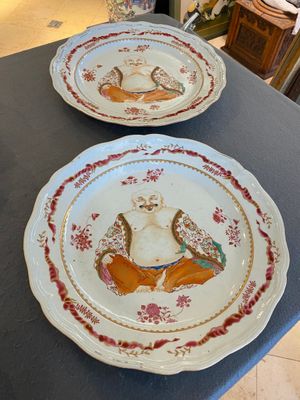 Paire de supports de terrines 'Bouddha' en porcelaine de Chine famille rose, Qianlong — photo 1