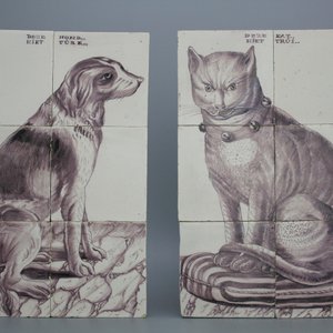 Paire de tableaux de carreaux en faïence de Delft, manganèse, portraits de chat et chien, 18e — photo 1