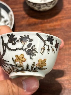 Paire de tasses et soucoupes en porcelaine de Chine à décor de faisan en grisaille et doré, Yongzheng — photo 16