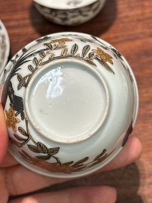 Paire de tasses et soucoupes en porcelaine de Chine à décor de faisan en grisaille et doré, Yongzheng — photo 17