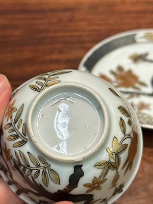 Paire de tasses et soucoupes en porcelaine de Chine à décor de faisan en grisaille et doré, Yongzheng — photo 7
