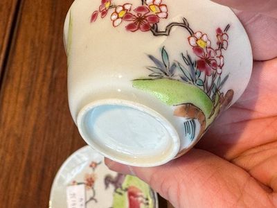 Paire de tasses et soucoupes en porcelaine de Chine famille rose à décor de chevaux, Yongzheng — photo 7