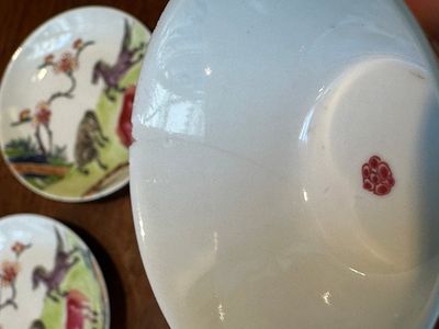 Paire de tasses et soucoupes en porcelaine de Chine famille rose à décor de chevaux, Yongzheng — photo 10