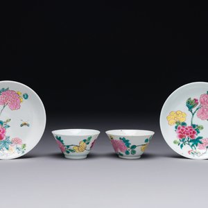 Paire de tasses et soucoupes en porcelaine de Chine famille rose à décor de pivoines, Yongzheng — photo 1
