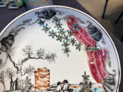Paire de tasses et soucoupes en porcelaine de Chine famille rose à décor de tourterelles, Qianlong — photo 13