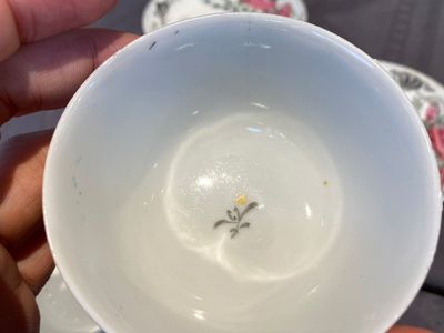 Paire de tasses et soucoupes en porcelaine de Chine famille rose à décor de tourterelles, Qianlong — photo 19