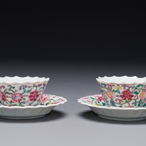 Paire de tasses et soucoupes en porcelaine de Chine famille rose à décor 'Xi Xiang Ji', Yongzheng — photo 3