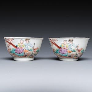 Paire de tasses et soucoupes en porcelaine de Chine famille rose à sujet européen, Qianlong — photo 4
