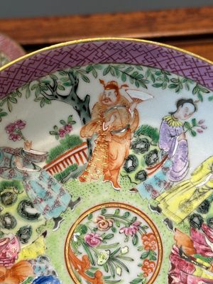 Paire de tasses et soucoupes en porcelaine de Chine famille rose de Canton, 19ème — photo 29