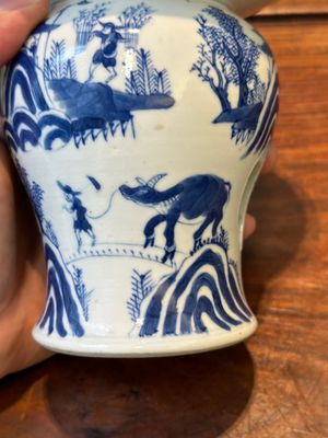 Paire de tazzas d'offrande en porcelaine de Chine en bleu et blanc à décor de '漁樵耕讀圖', marque Zhu Jiang Ruo Ji 珠江若記, 19ème — photo 19