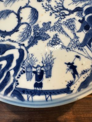 Paire de tazzas d'offrande en porcelaine de Chine en bleu et blanc à décor de '漁樵耕讀圖', marque Zhu Jiang Ruo Ji 珠江若記, 19ème — photo 4