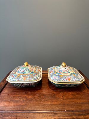 Paire de terrines couvertes en porcelaine de Chine famille rose monogrammées 'CSM', Jiaqing — photo 2